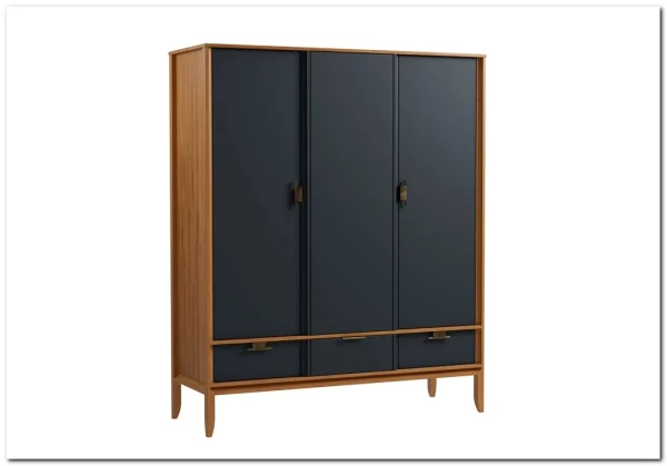 Шкаф 3х дверный Бридж с глухими дверями из массива сосны