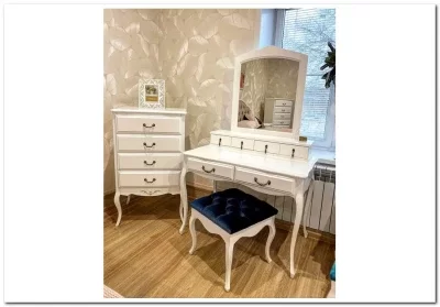 Туалетный столик с зеркалом Авиньон из массива бука